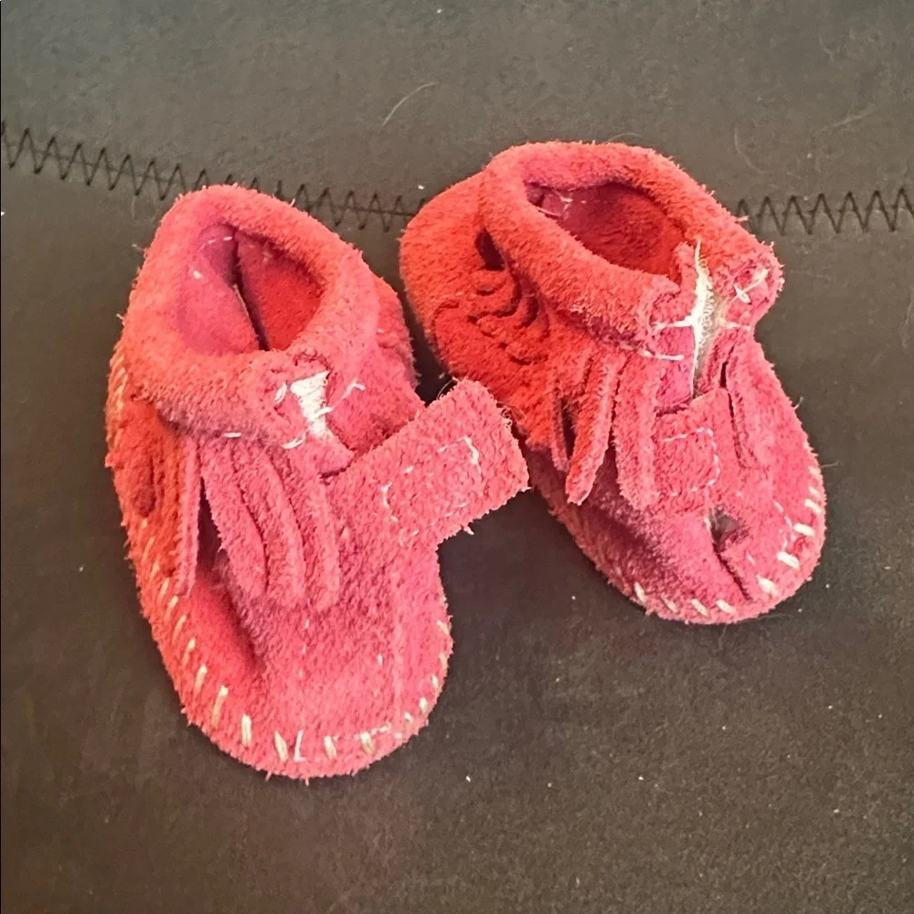 Minnetonka pink Suede Moccassins Toddler size 5